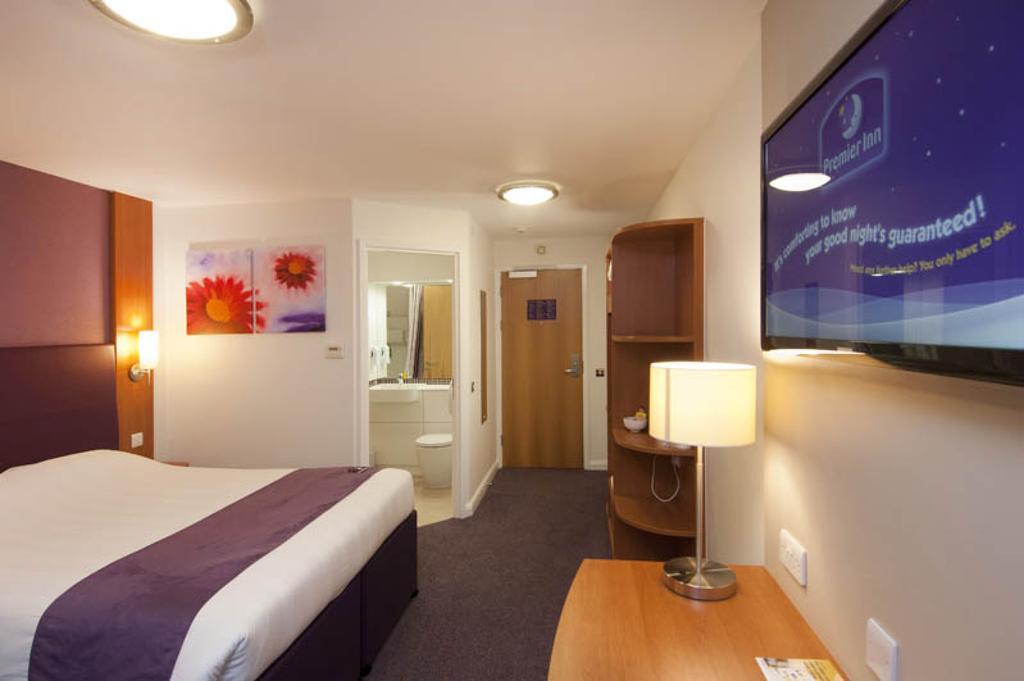 Premier Inn Exeter Central St. Davids Esterno foto